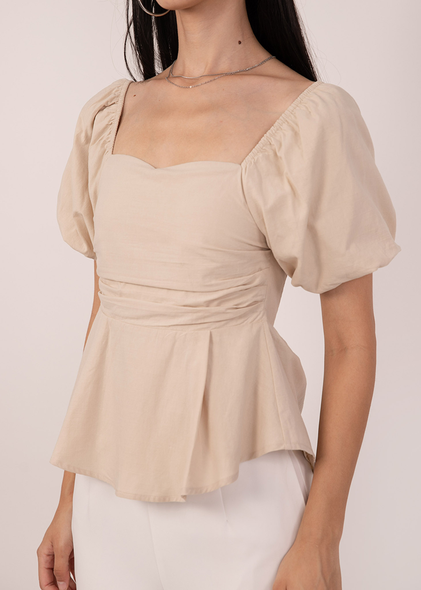 Flair Sweetheart Puffy Sleeve Top in Nude