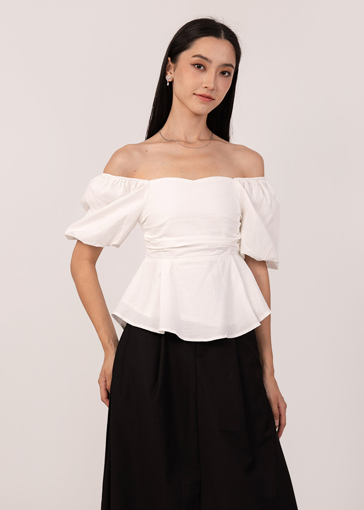 Flair Sweetheart Puffy Sleeve Top in White