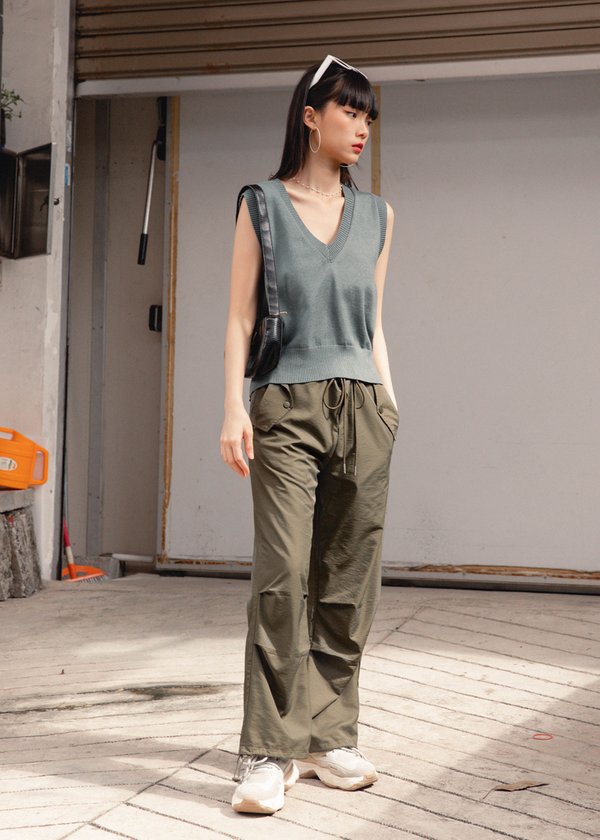 To the Streets Parachute Pants in Army Green 