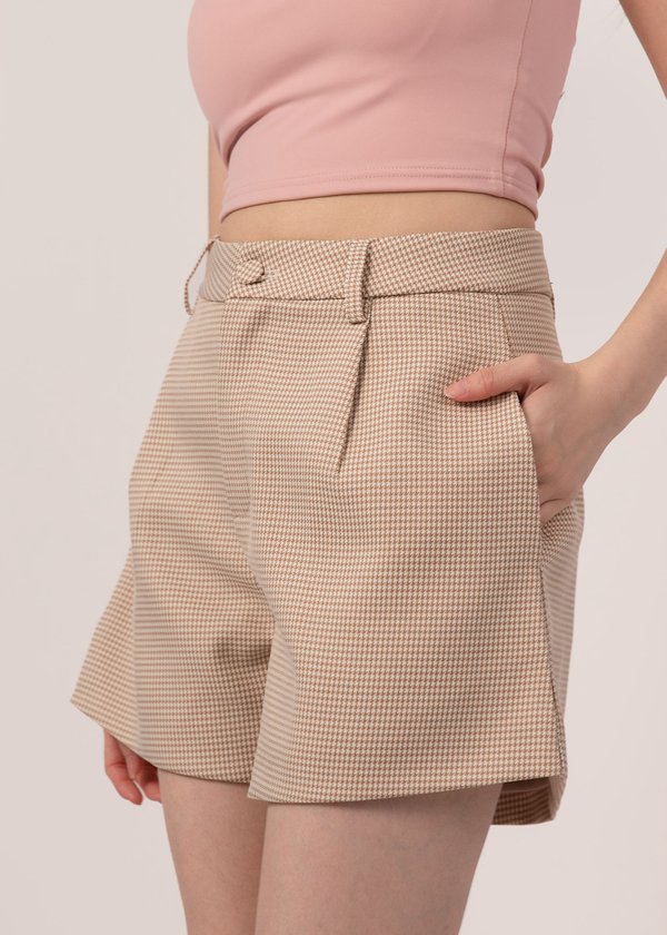 Kezia Houndstooth Shorts in Sand