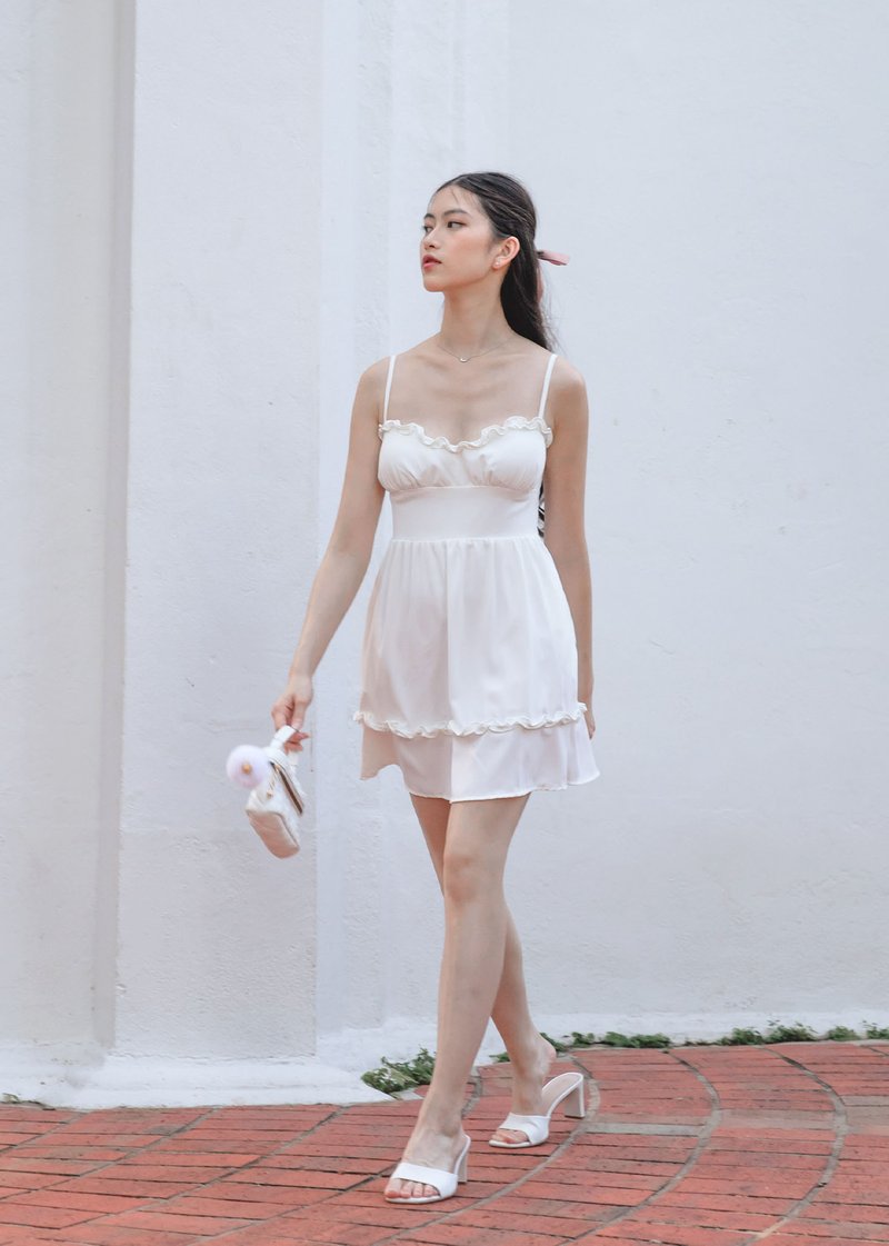 Dancing Swan Ruffles Dress In White | 6STYLE