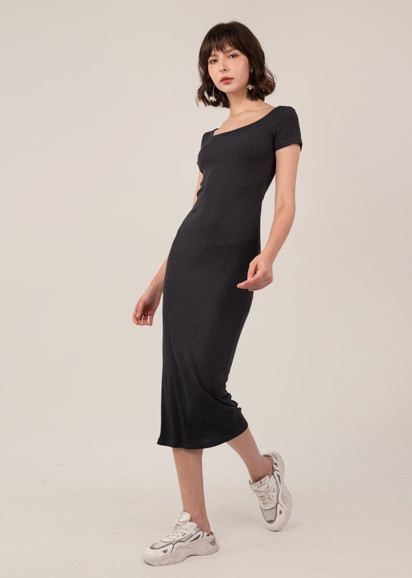 Last Touch Ribbed Midi Dress in Midnight