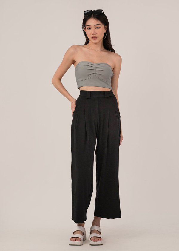 Stay Elevated Highwaisted Pants in Black