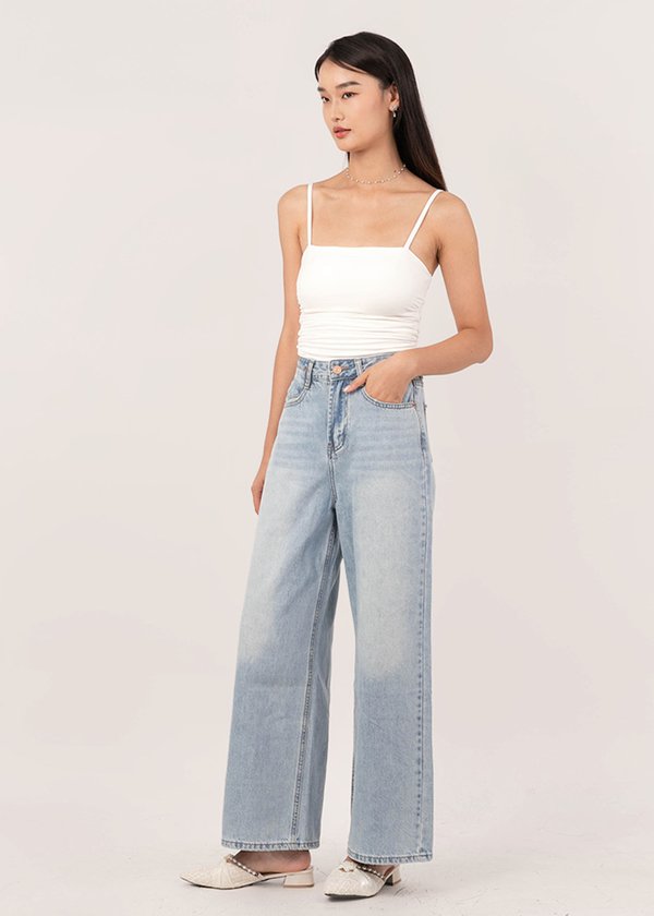 Outstanding Highwaisted Straight cut Jeans	 