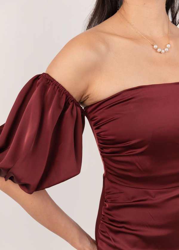 Satin Dream Detachable Puffy Sleeves Midi Dress in Wine Red