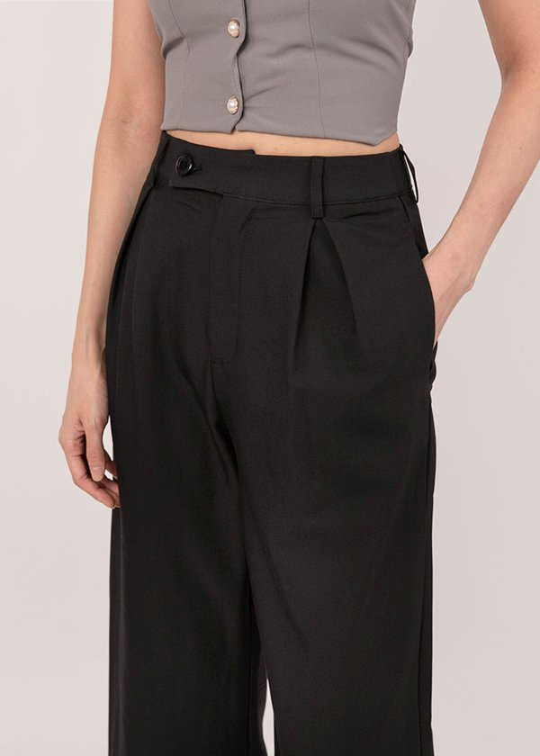 Show it off Straight Cut Pants in Black