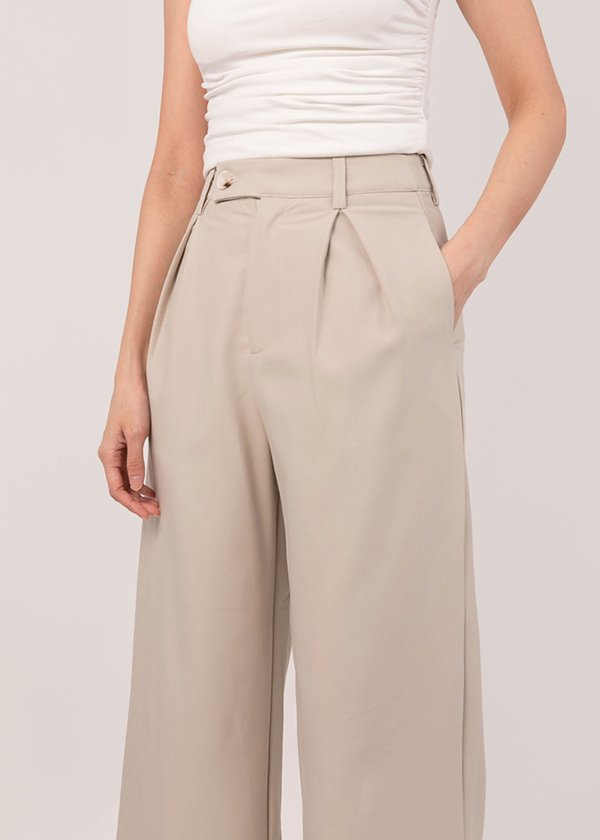 Show it off Straight Cut Pants in Taupe