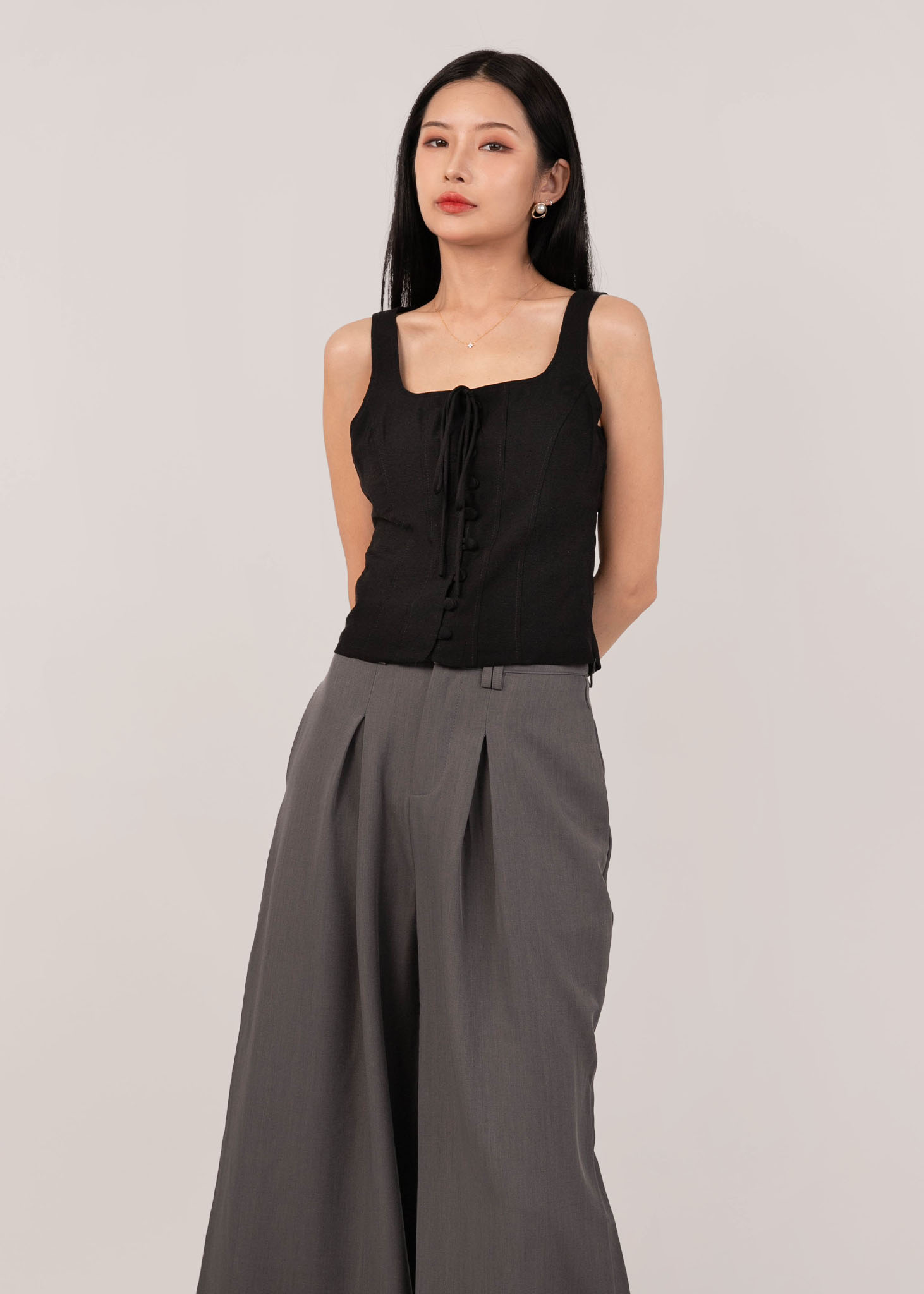 トップス ARGUE / BREEZE LINEN VEST / BLACK ALESSIA BLACK LINEN VEST | Dissh