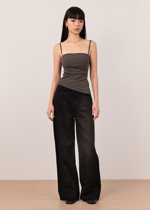 Outstanding Highwaisted Straight cut Jeans in Black