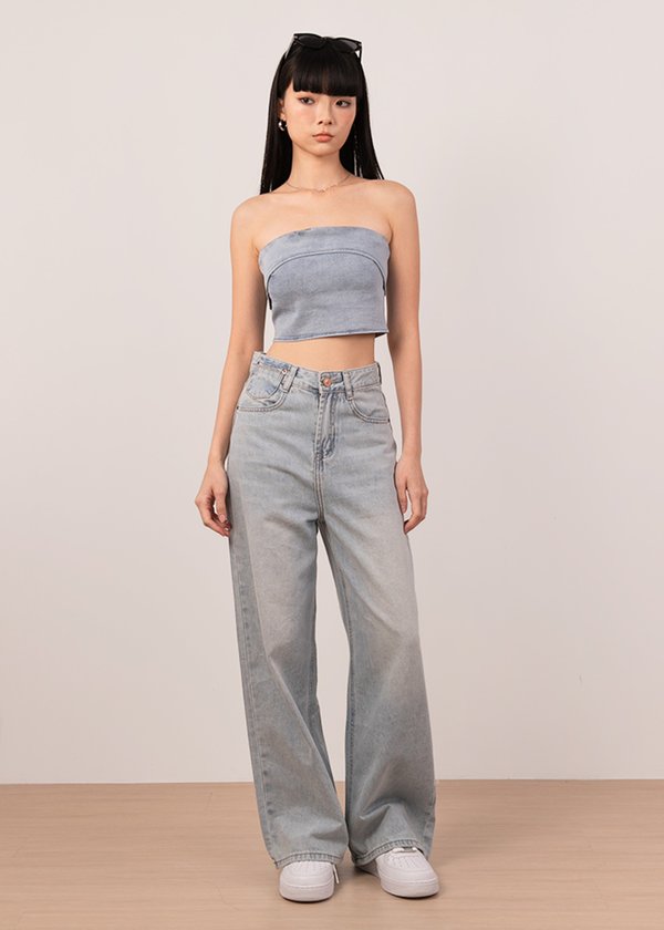 Outstanding Highwaisted Straight cut Jeans in Light Wash