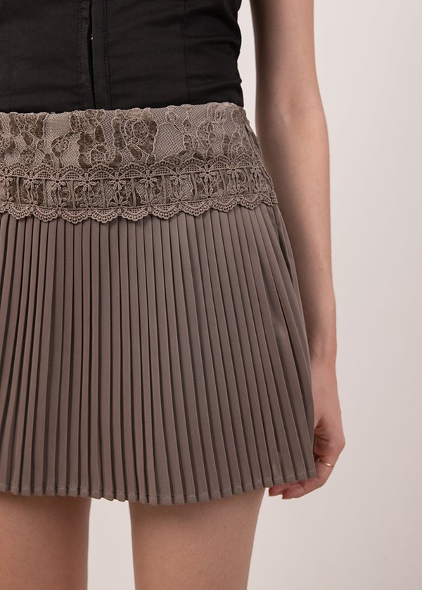 Whimsy Lace Mini Skorts in Brown Stone
