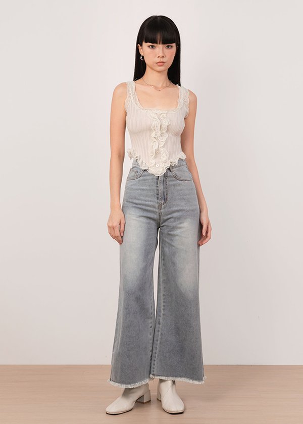 Gravity Straight Cut Jeans in Light Denim