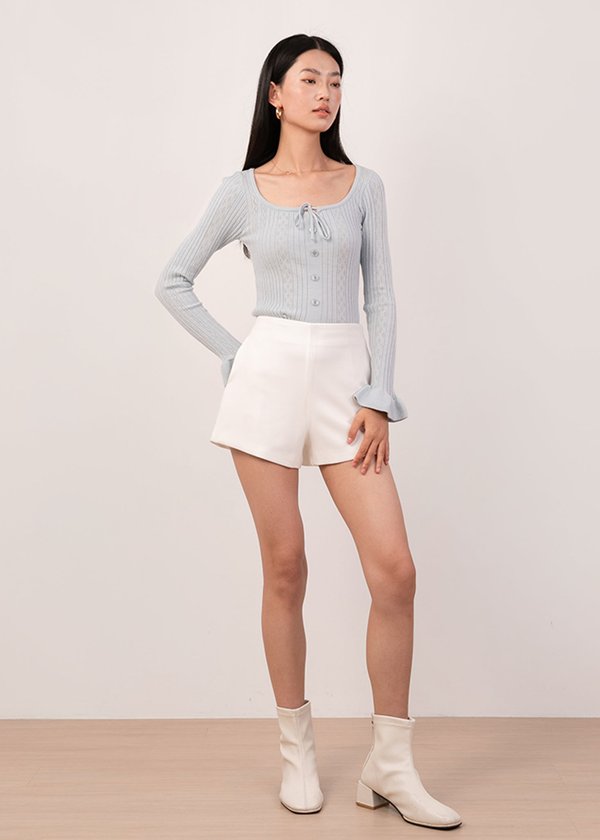 Poise Highwaisted Shorts in White