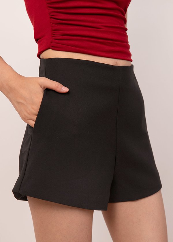 Poise Highwaisted Shorts in Black
