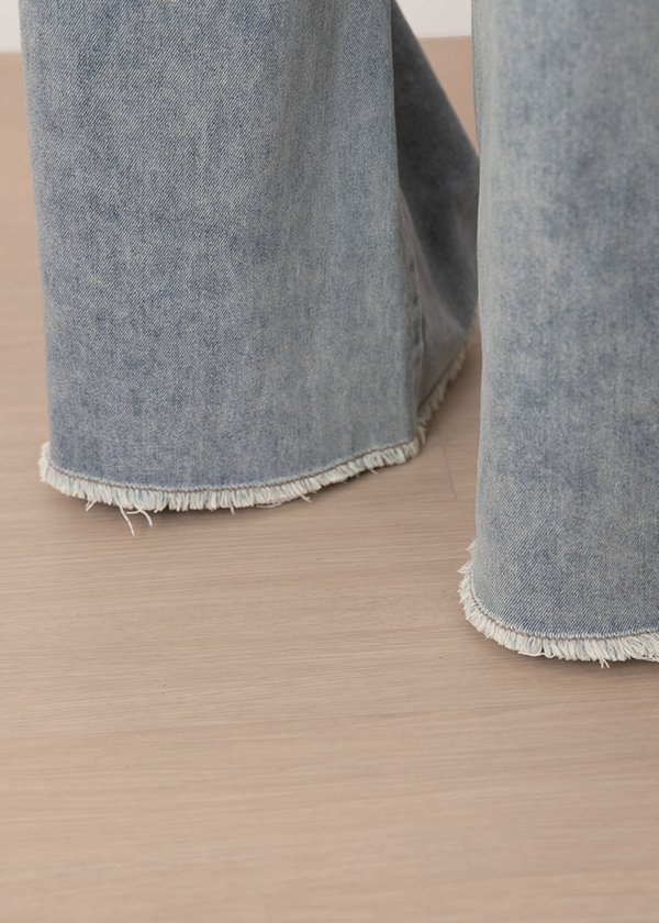 Gravity Straight Cut Jeans V2 in Light Wash