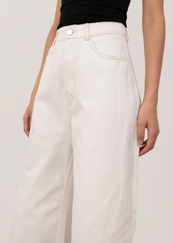 Gravity Straight Cut Jeans V2 in Off White