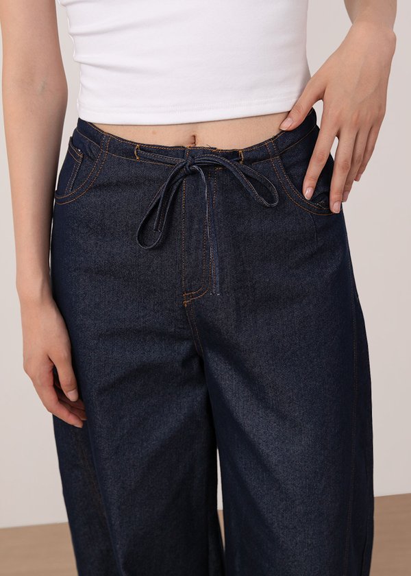The Ease Barrel Jeans in Millenium Blue