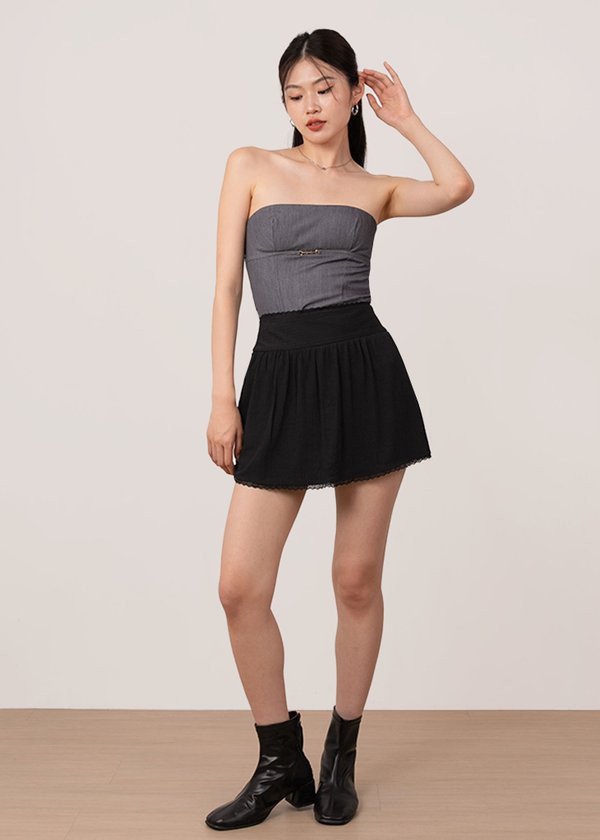 Petals Lace Skorts in Black