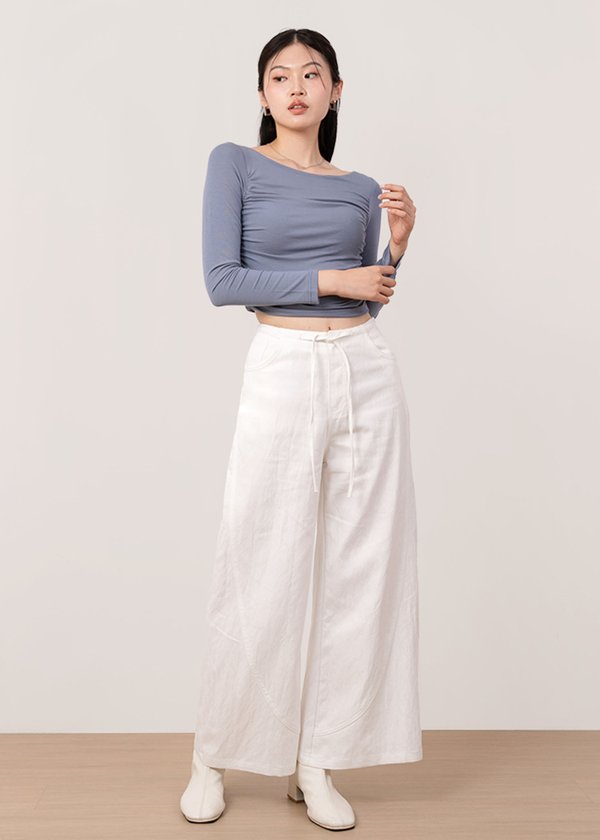 The Ease Barrel Jeans in White