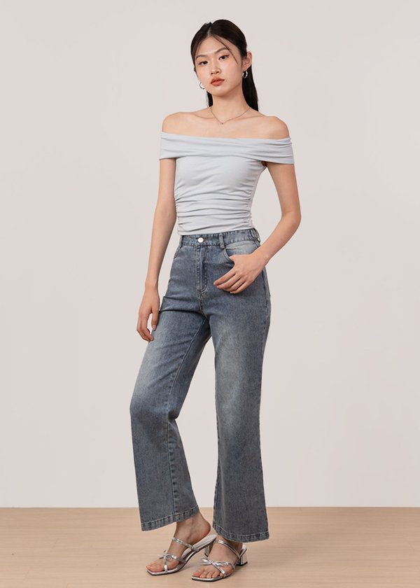 Retroease Mom Jeans in Mid Wash