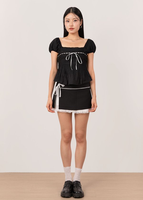 Sugarplum Capped Sleeve Top in Black
