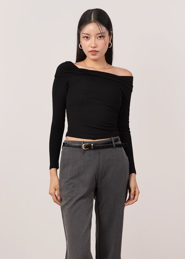 Sorelle Off Shoulder Ruched Top in Black