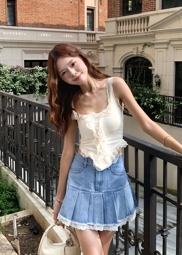 Darcy Lace Denim Skorts in Light Wash