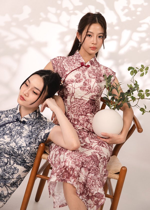 慧 (Huì–Wisdom) Porcelain Qipao Midi Dress in Royal Maroon