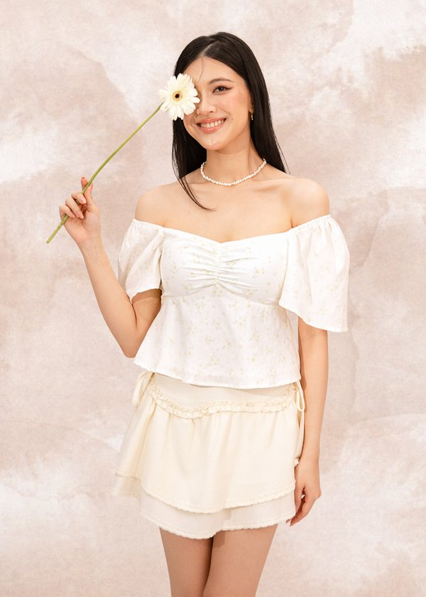 Darlene Flutter Sleeve Peplum Top in Chrysanthemum