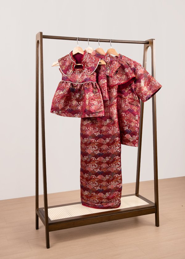 发财 (Fā Cái) Oriental Midi Dress With Bulero in Red