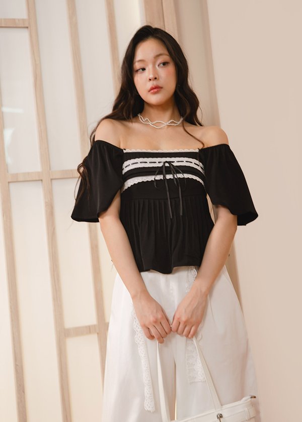 Sugarplum Flutter Sleeve Top in Black