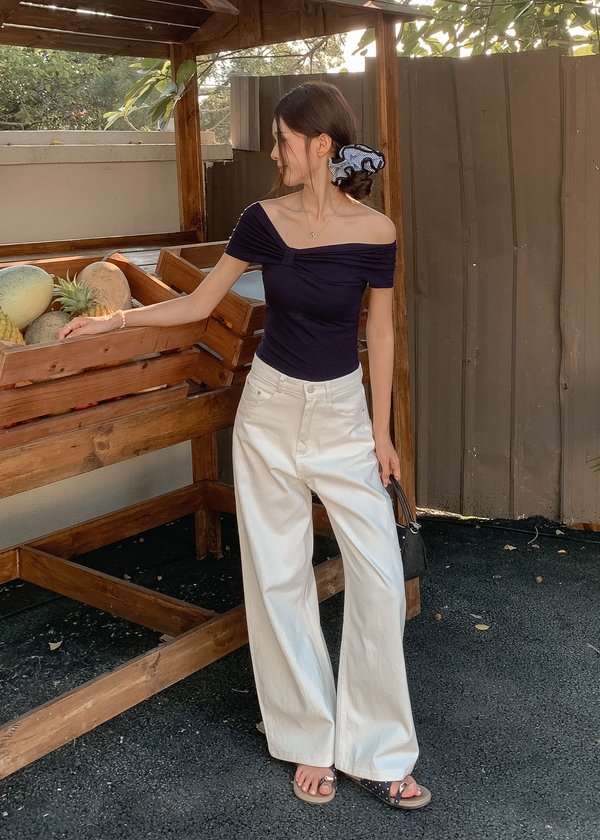 Slouchy Barrel Jeans in White V2