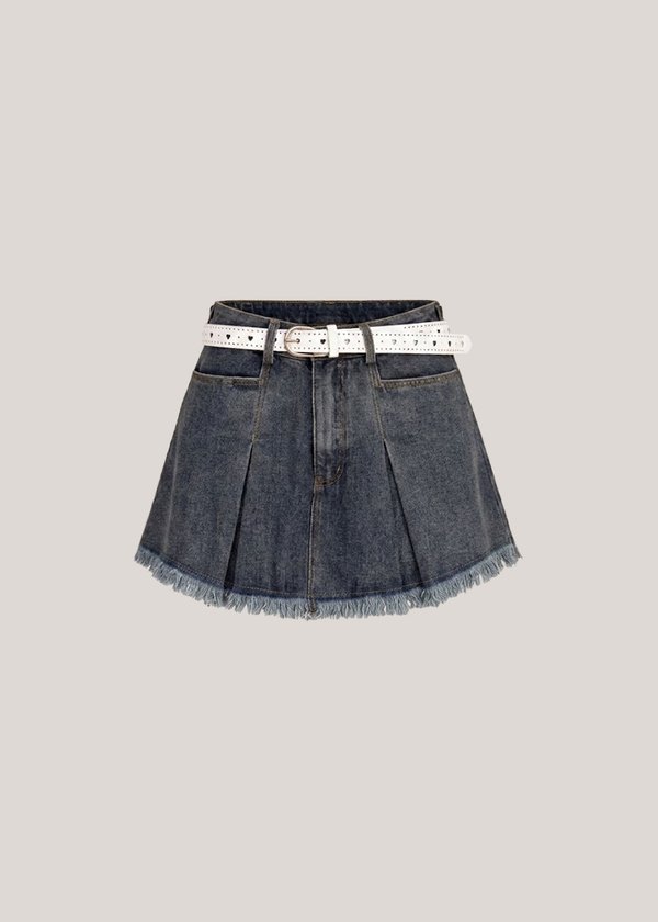 Aspen Pleated Denim Skorts in Mid Wash