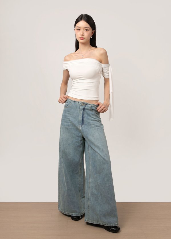 Lowkey Waistless Denim Jeans in Light Wash