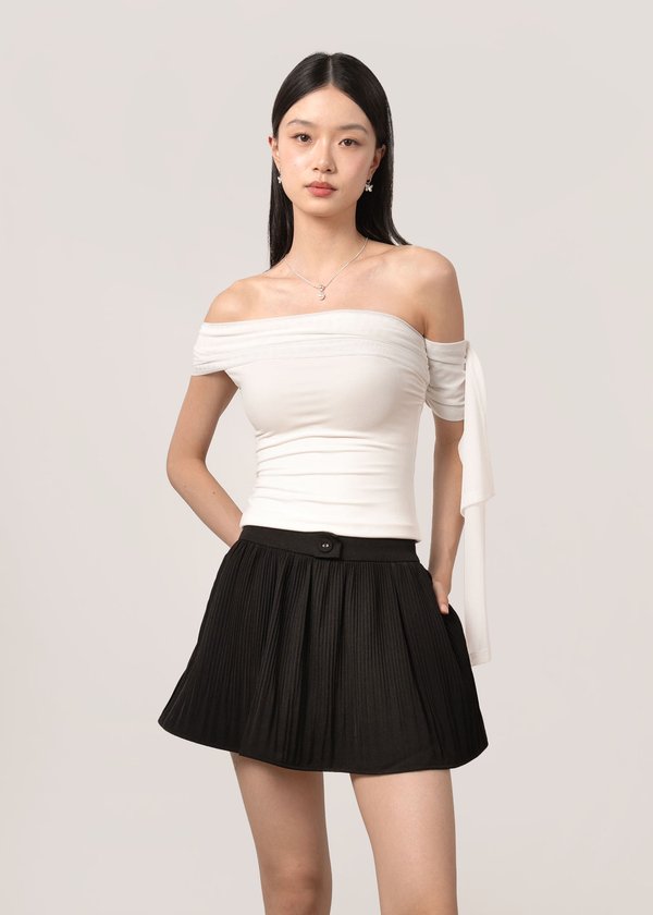 Elodie Pleated Highwaisted Skorts in Black
