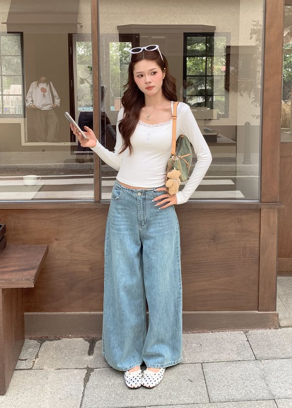 Lowkey Waistless Denim Jeans in Light Wash