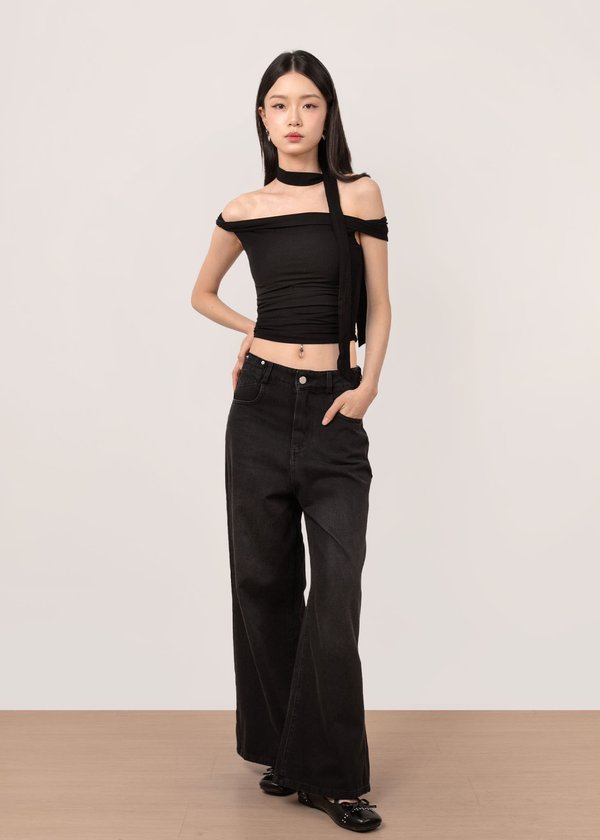Outstanding Highwaisted Straight Cut Jeans in Black *PETITE*