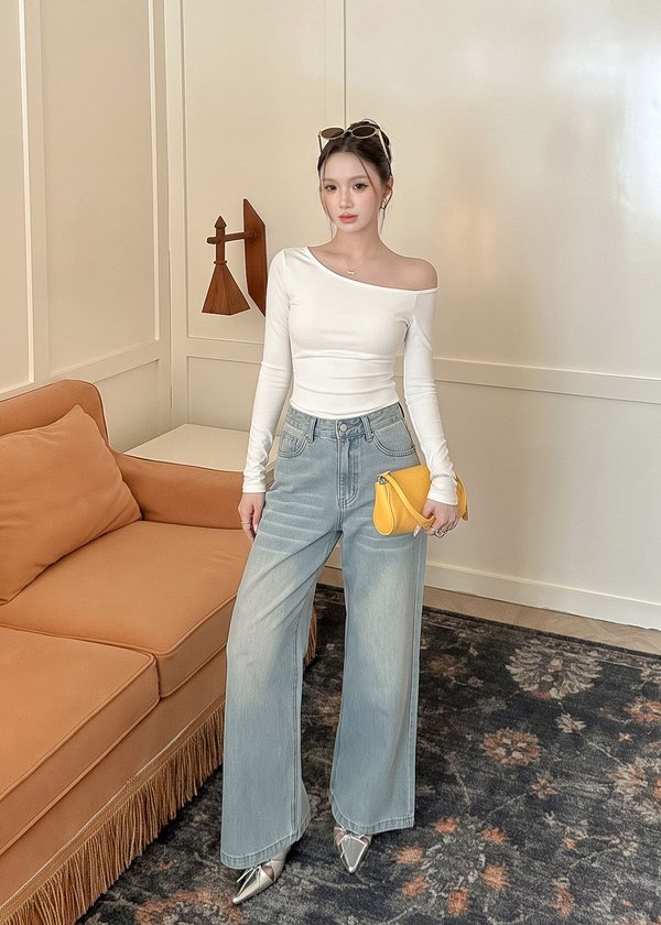 Nineties Mid Waisted Jeans in Light Wash